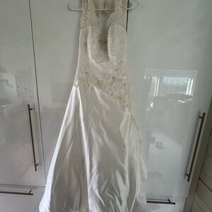 Elegant White Lace Wedding Dress